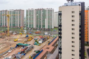 Петербуржец ради эксперимента переехал на неделю с «Петроградской» в Мурино. Он рассказывает, как внутригородской туризм меняет мнение об окраинах